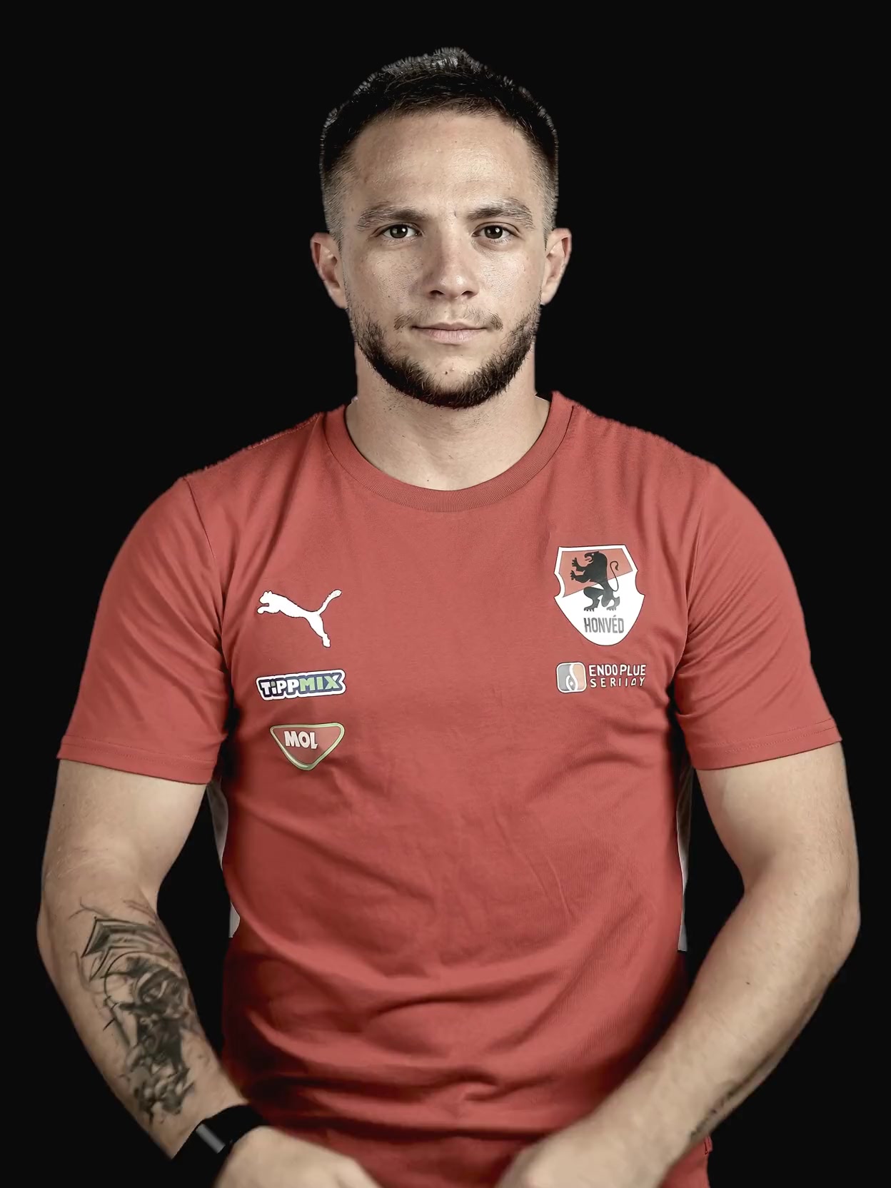 Kovács Martin, karba tett kézzel